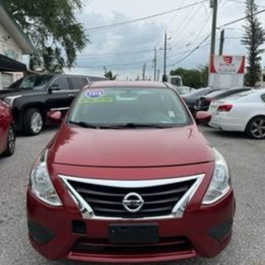 2018 Nissan Versa Sedan SV's photo